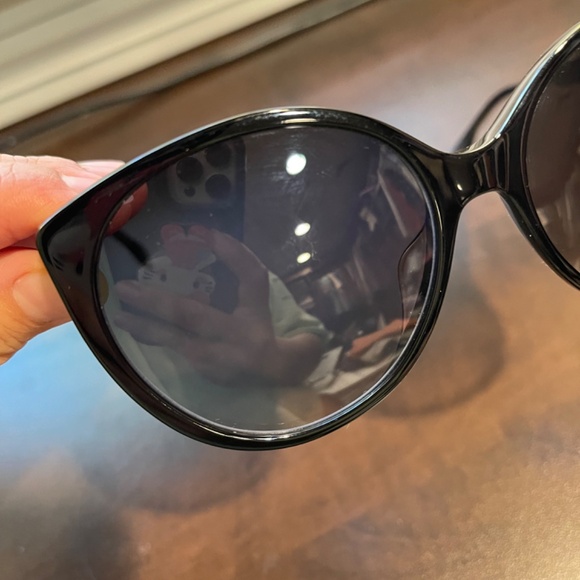 Fendi Sunglasses FE40029U - Picture 2 of 10